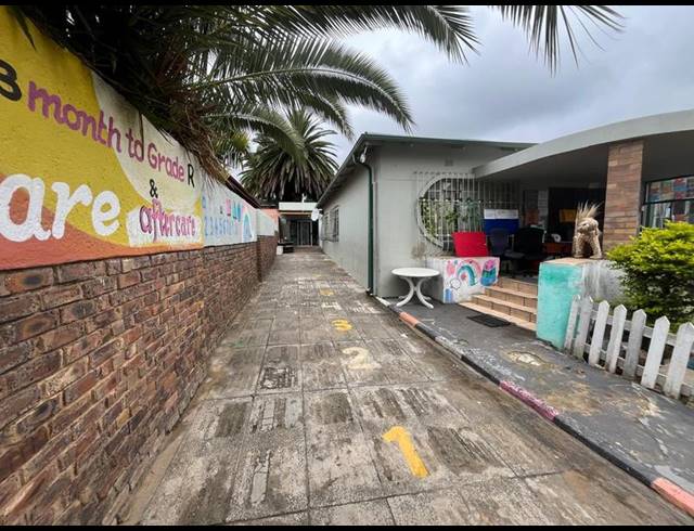 7 BEDROOM HOUSE FOR SALE IN ORANGE GROVE